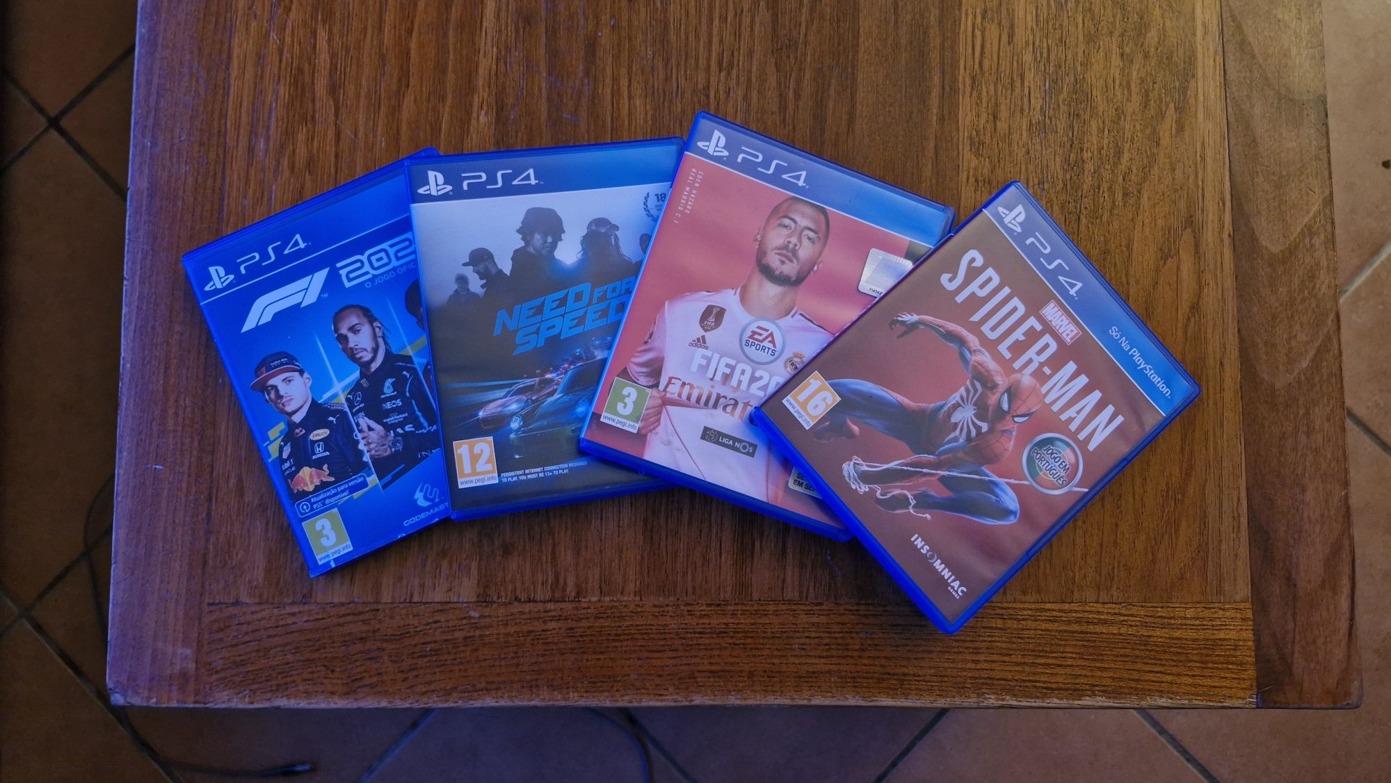 PS4 Slim 1TB +jogos