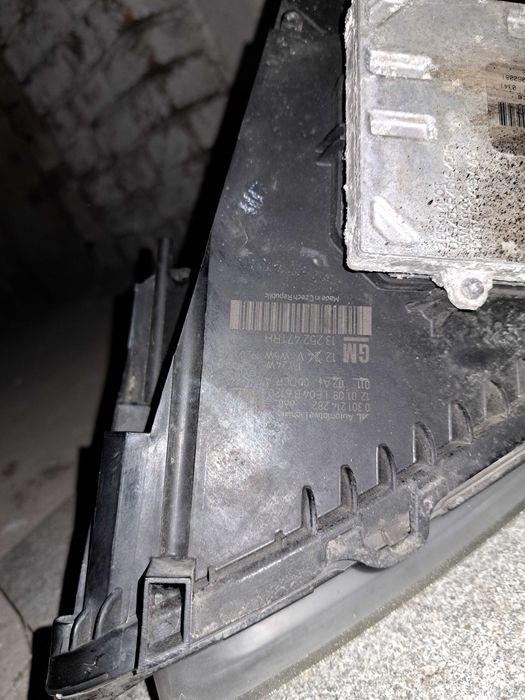 Lampa przednia opel zafira  b ,xenon