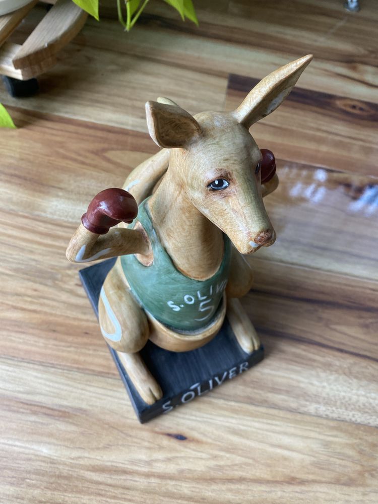 Figurka  ceramiczna kangur w rękawicach bokserskich