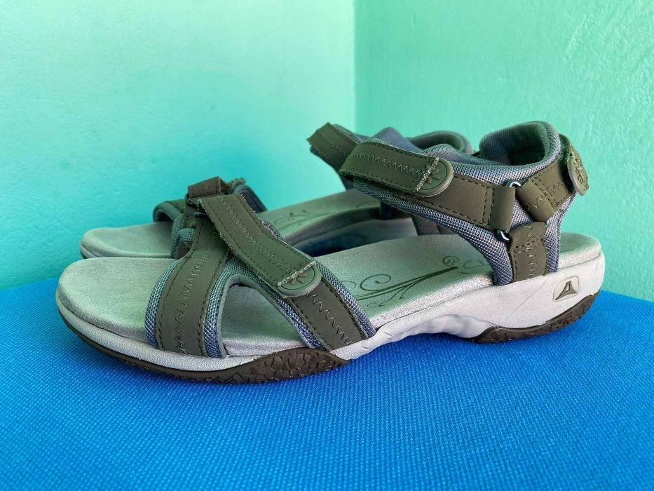 Босоніжки Clarks