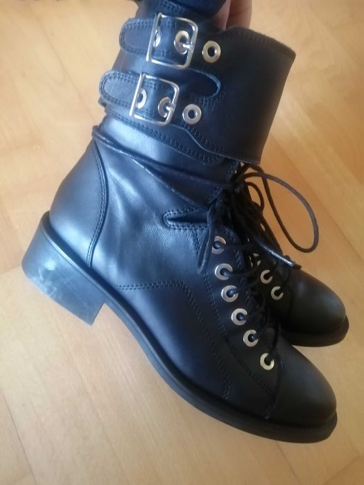 Bota ZARA em pele Biker  tam 38 - Valor já c/envio