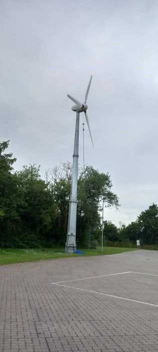 Elektrownia wiatrowa turbina wiatrak fotowoltaika magazyn energii