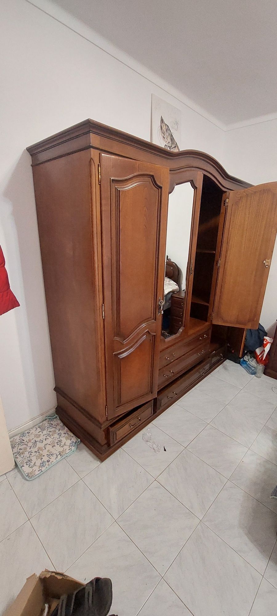Guarda fatos, roupeiro