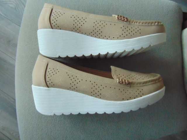 Buty na koturnie beżowe r 41/26,3 nowe