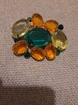 Broche com tres cores