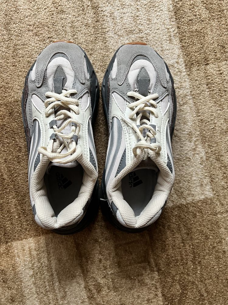 Adidas кросівки 37