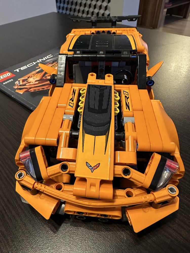 Lego Technic Chevrolet Corvette ZR1 42093