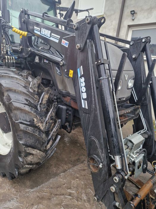 Tur jak Nowy Valtra ISOME Finskiej produkcji