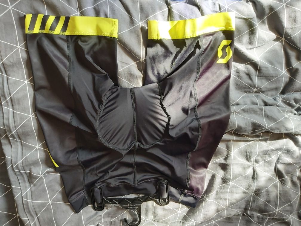 Spodenki rowerowe  marki Scott krótkie (typu  pampers ) rozmiar XL