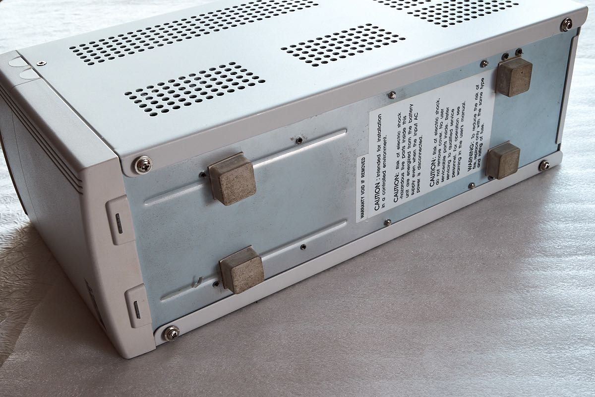 Источник бесперебойного питания ИБП (UPS) Powercom KIN-1000AP