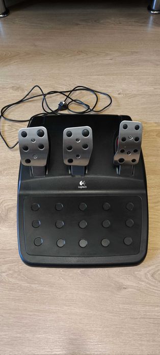 Продам ігрове кермо logitech G27