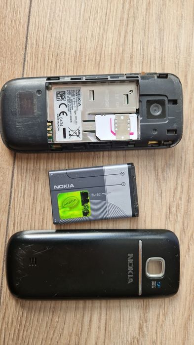 Kolekcjonerska Nokia 2700c bez simloka ENG