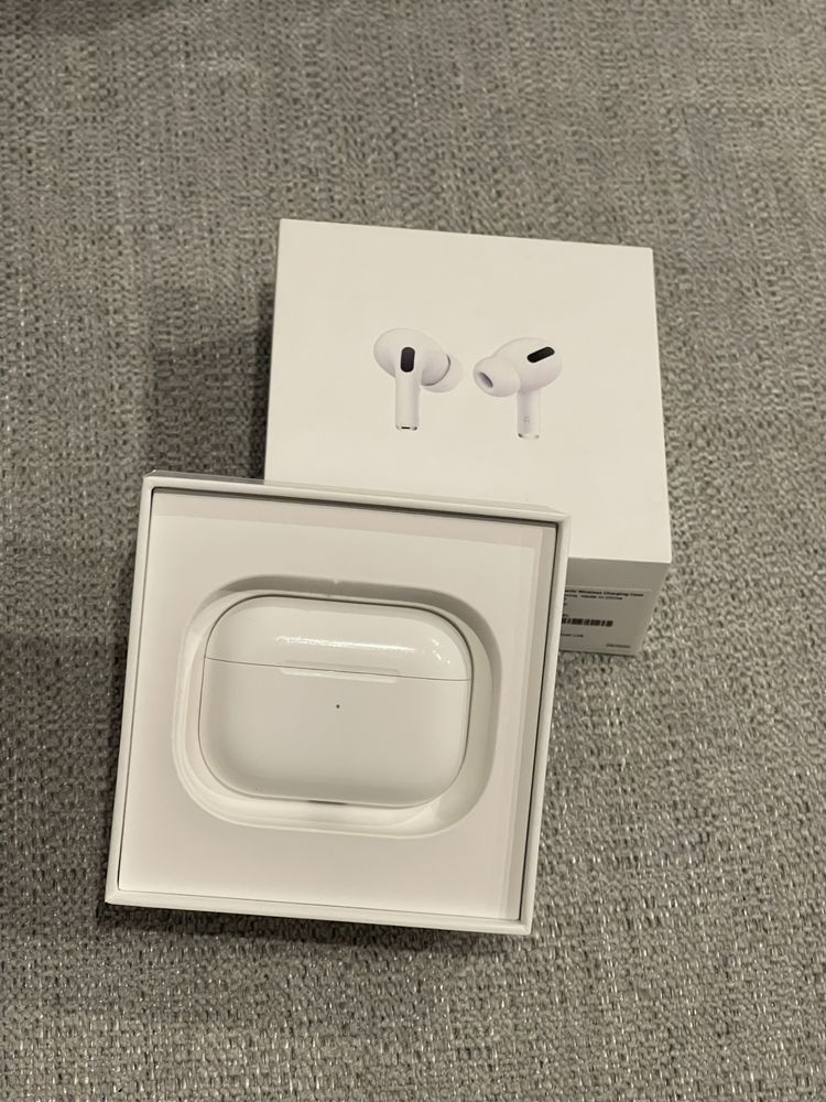 Airpods pro z etui