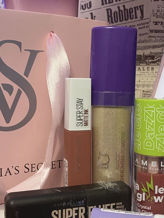 Косметика гуртом. Maybellin. Помада стійка. Тональний bourios