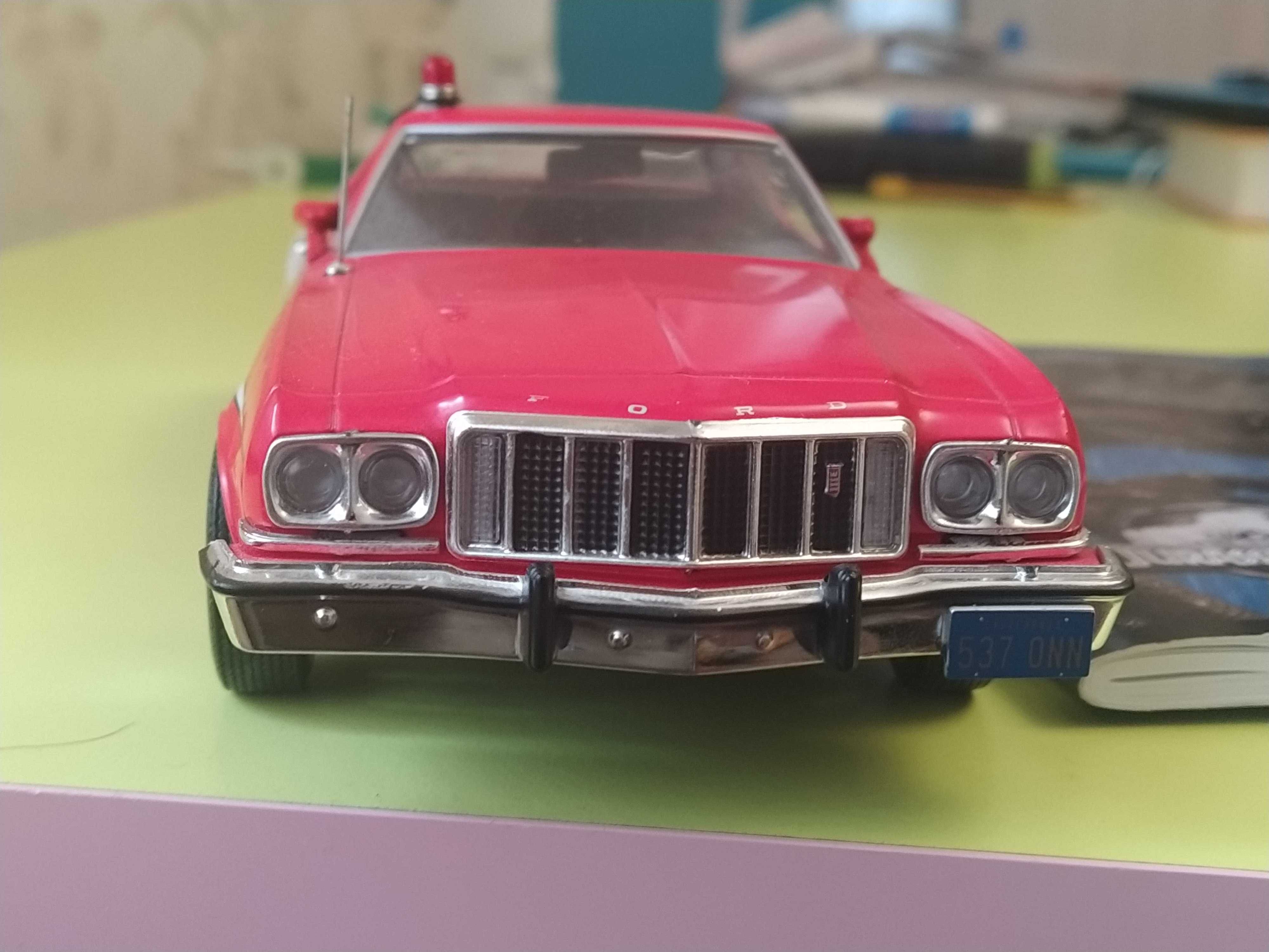 Модель "Ford Gran Torino 1976 Starsky & Hutch" 1/24 "Greenlight