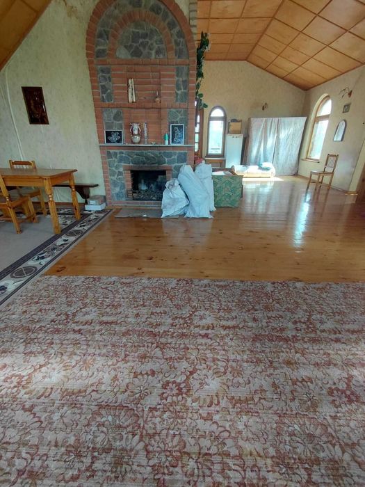 Капітальний будинок з приватизованою земельною ділянкою 10 соток!