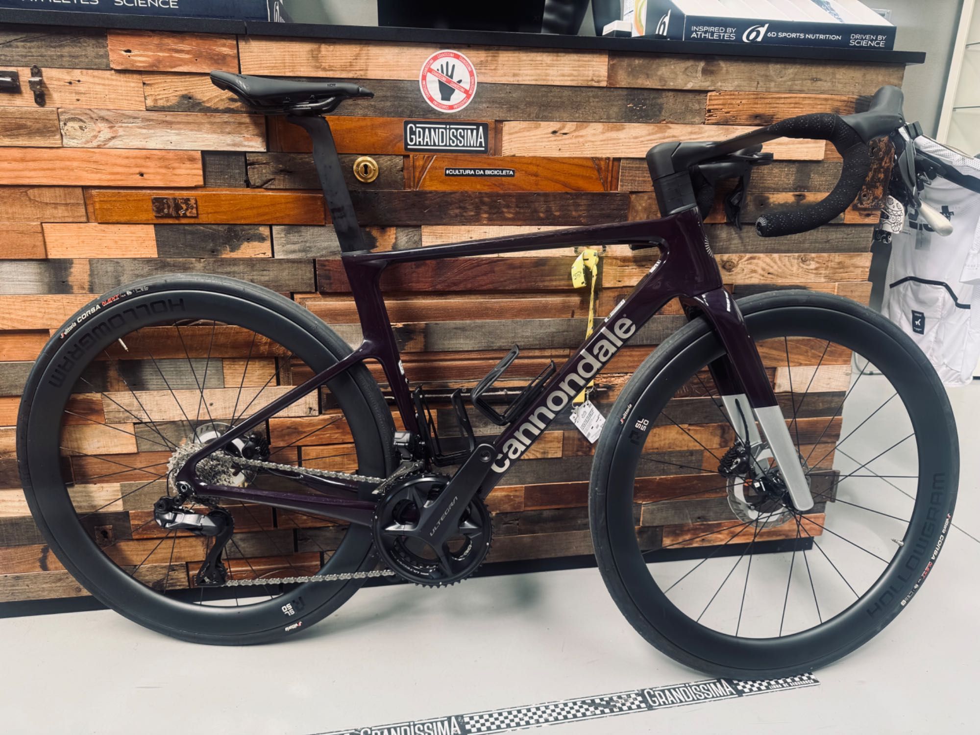 Cannondale SuperSix EVO
Hi-MOD 2