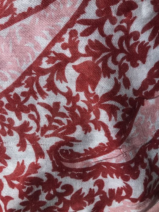 Czerwony szal Massimo Dutti wzór paisley