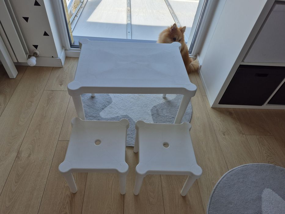 Stoliczek z dwoma krzesełkami Ikea