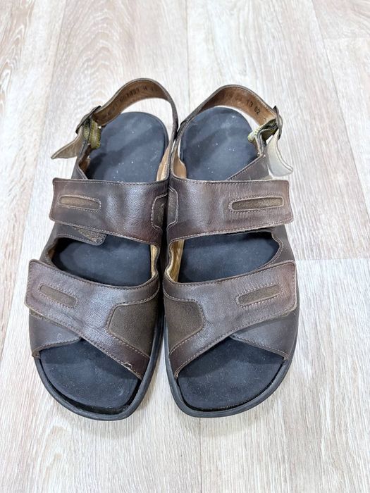 Продам кожані сандалі Helvesko