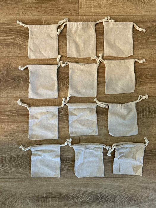 Zestaw 12 woreczków materiałowych