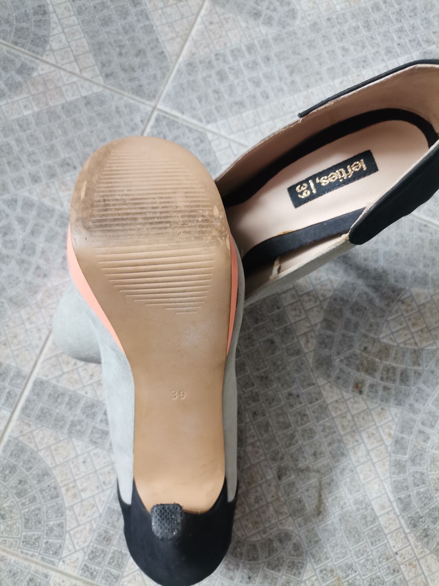Sapatos salto novos