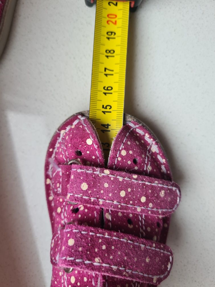 Pantofle Adamki ze skóry naturalnej.  Rozm. 22, dług. wkładki 14.5 cm.