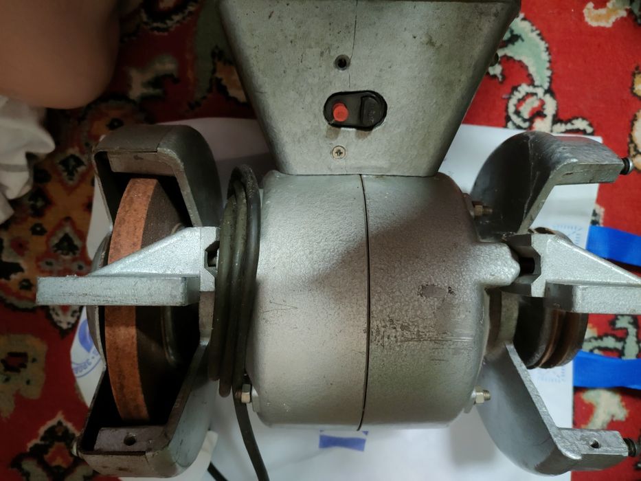 Электроточило "Томск У4.2"
Напряжение – 220 В.
Потребляемая мощность –