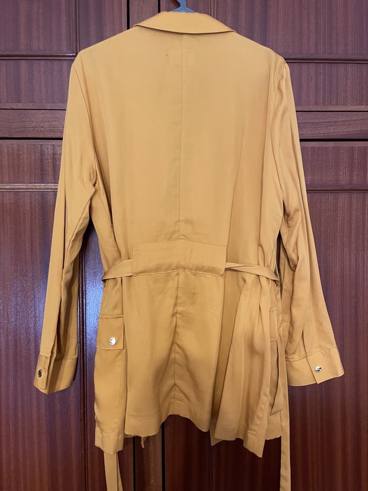 Vendo camisa/casaco amarelo tamanho L Cortefiel