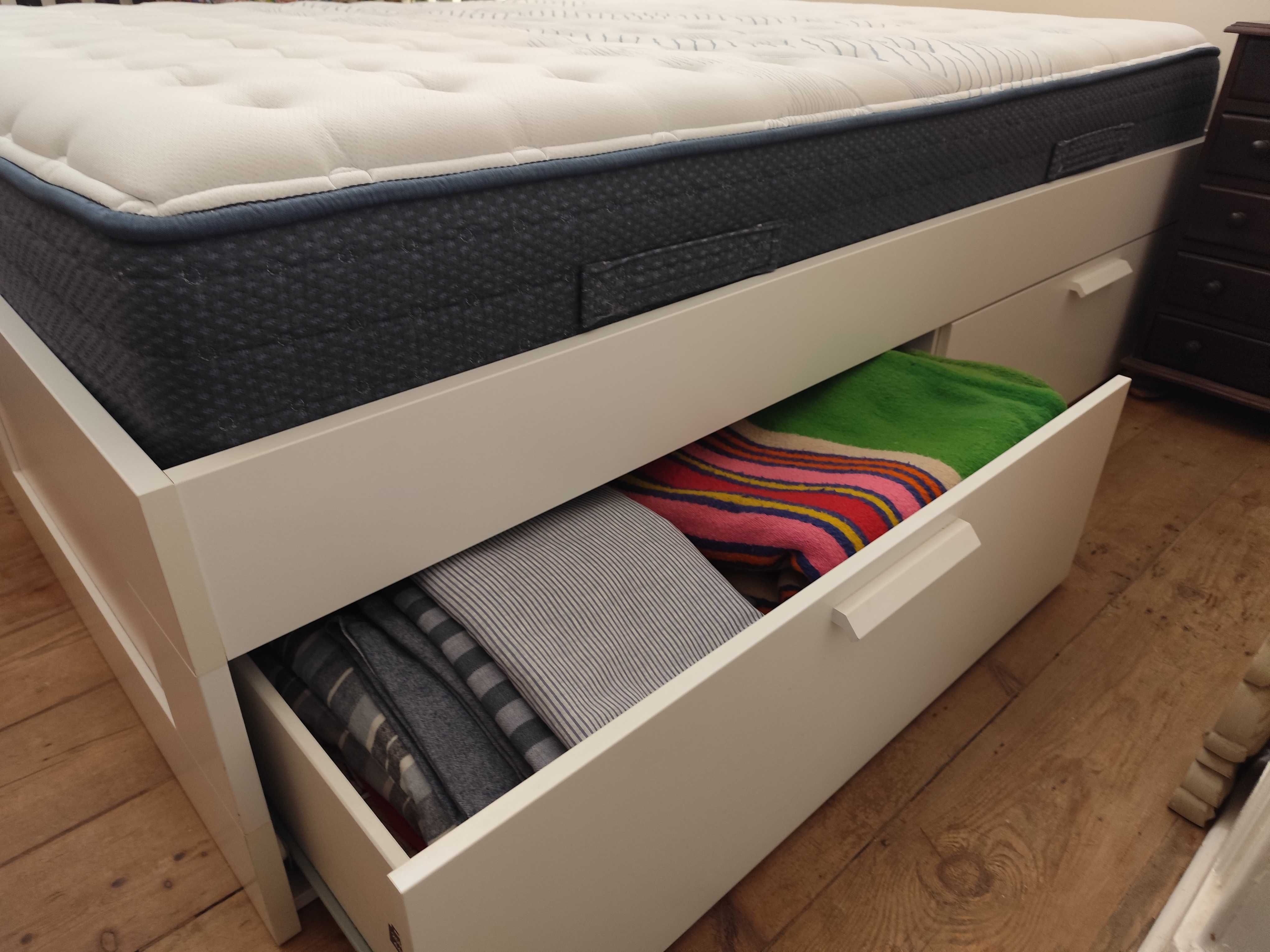 Cama com gavetas ikea