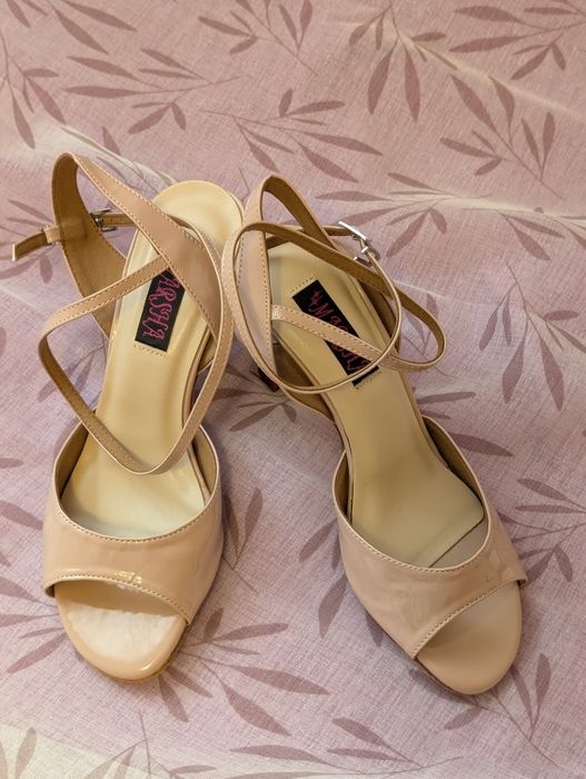 Босоніжки для танців нові!