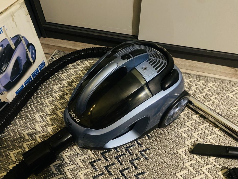 Продам пилосос Vitek 2000W