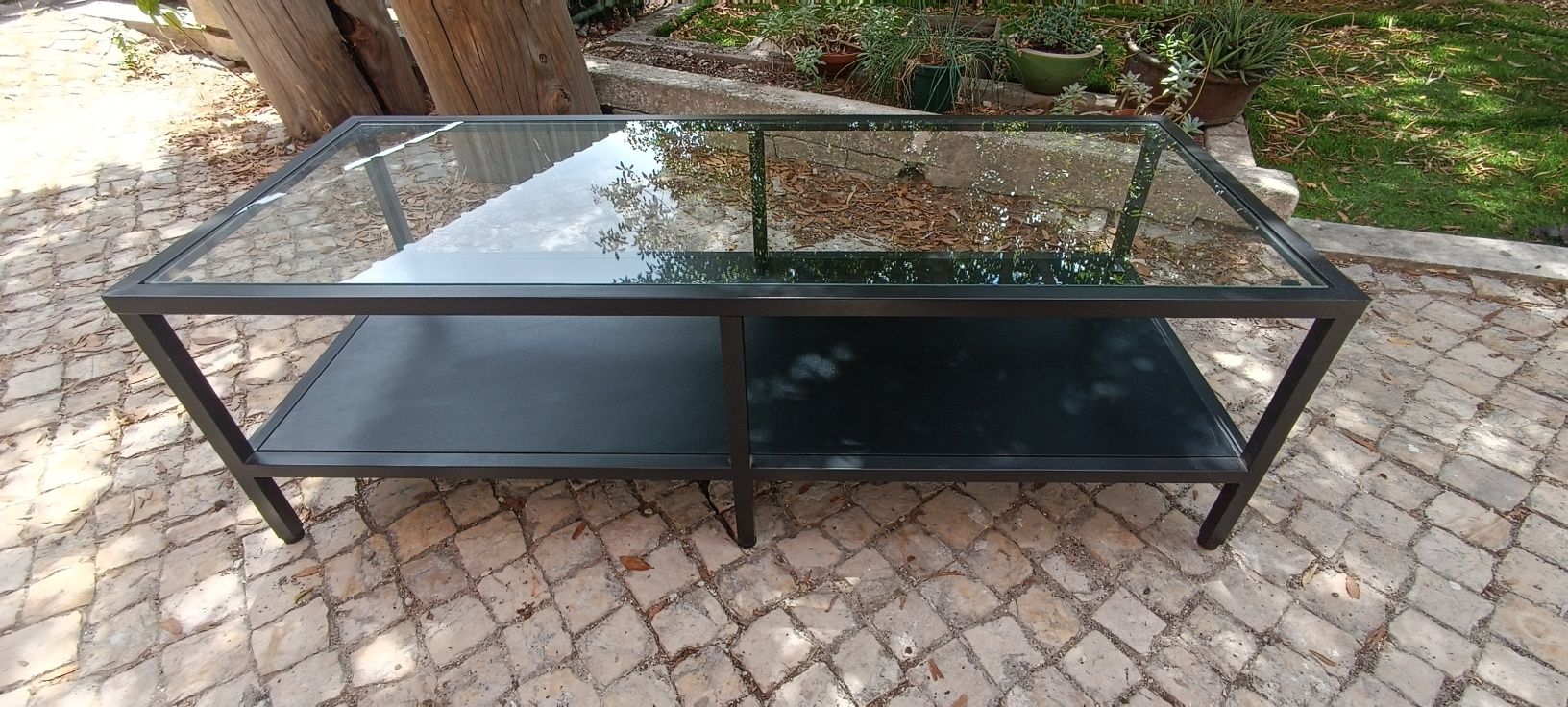 Mesa de centro em ferro com tampo de vidro