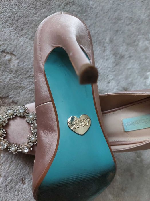 Туфлі бежеві шкіряні