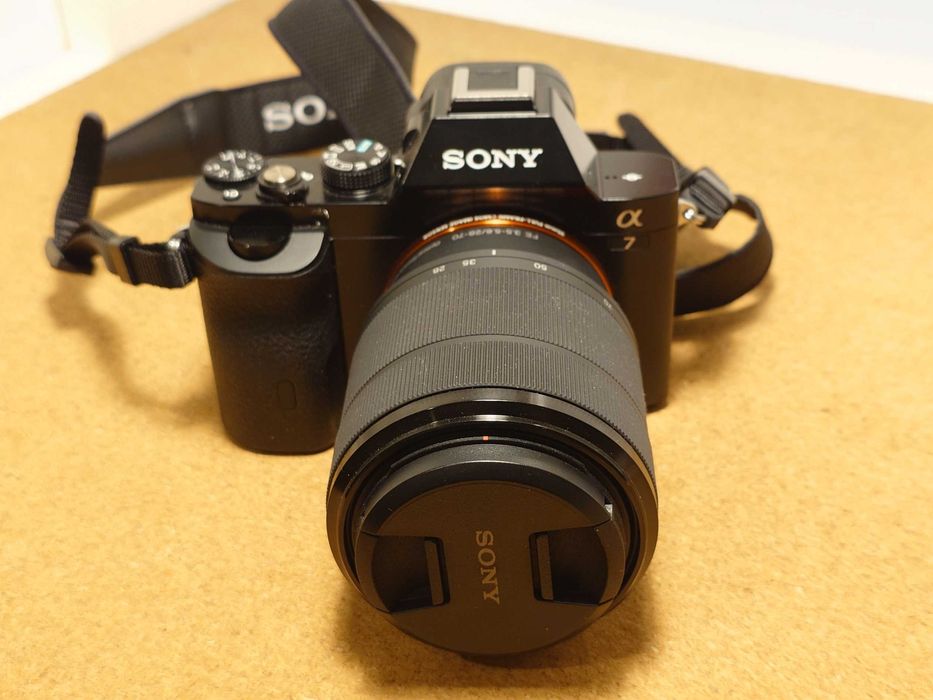 Aparat fotograficzny SONY A7 prawie jak nowy korpus,objektyw i torba.