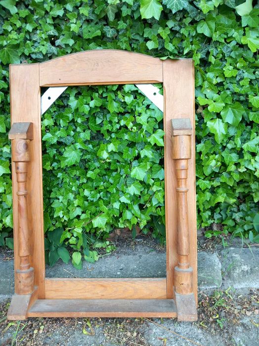 rama drewniana na lustro z półką