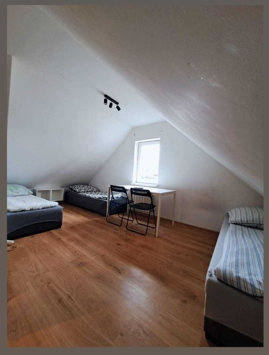 Niezależny dom  kwatery noclegi dla firm plac na sprzęt parking 7 osób