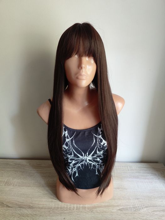 Nowa realistyczna brązowa długa prosta peruka z grzywką wig