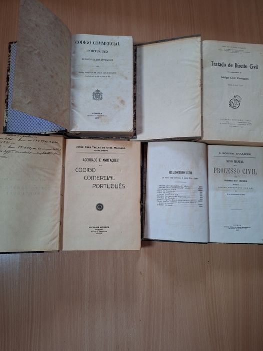 Livros de Direito. Revistas de Direito.