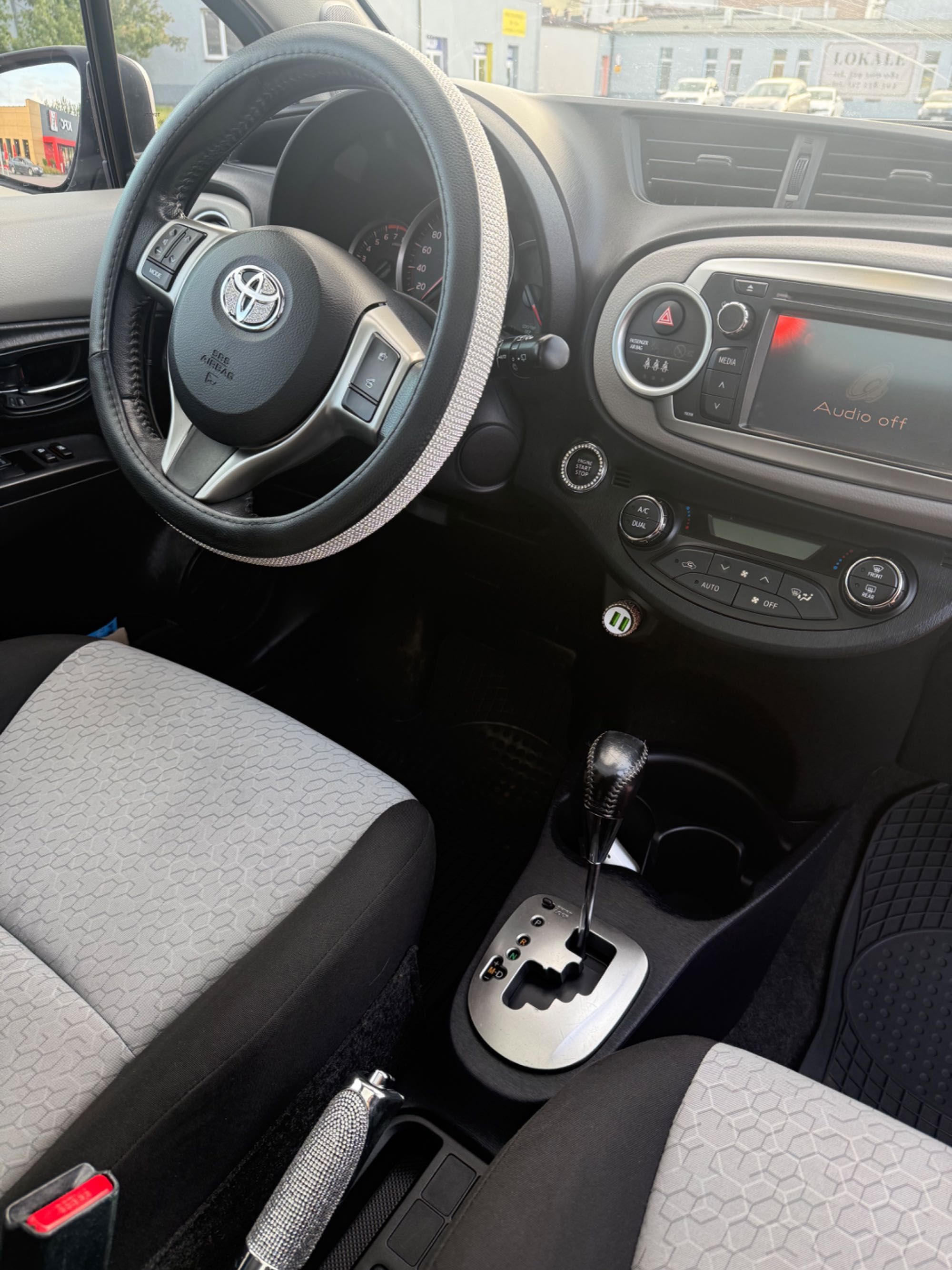 Toyota Yaris 2012 Prestige