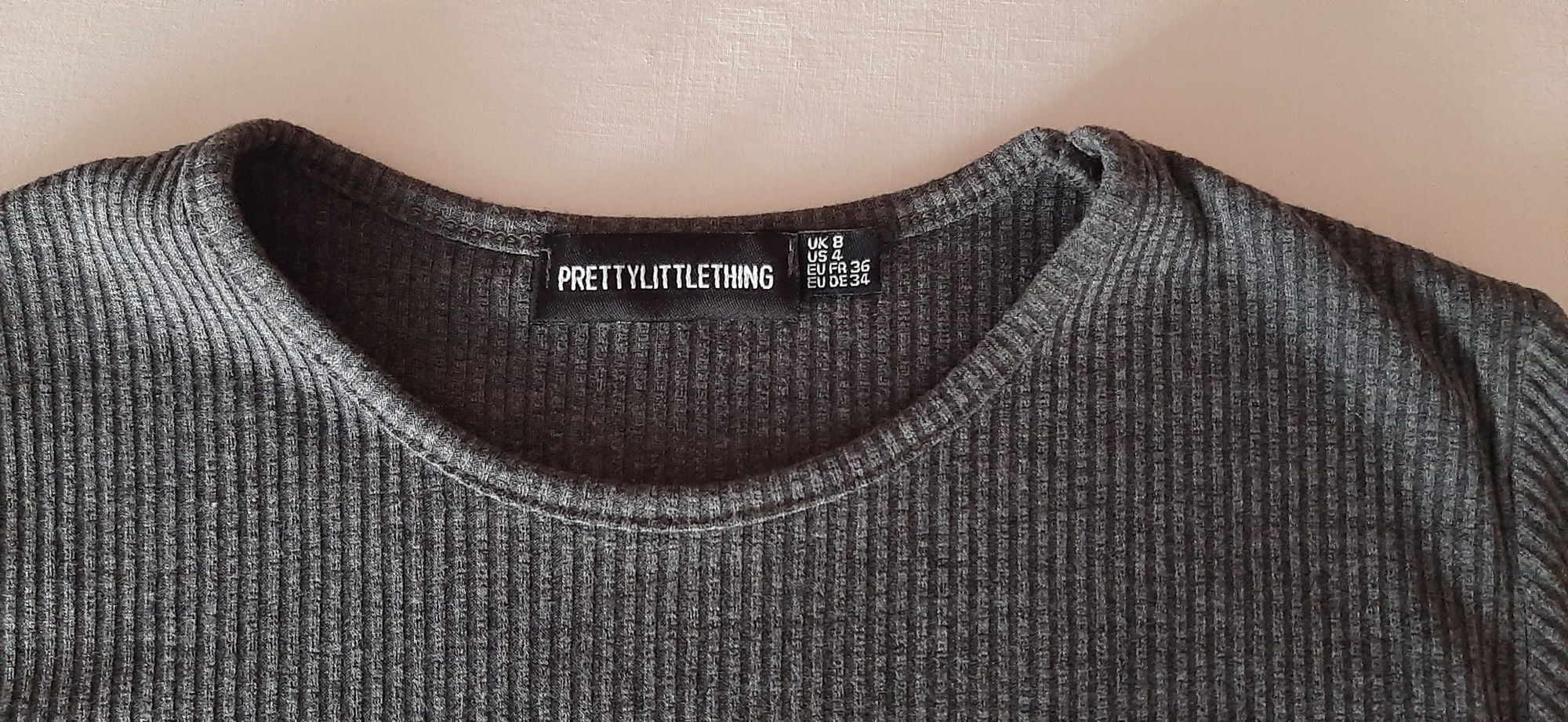 Топ з рукавом. Укорочений лонгслів в рубчик PrettyLittleThing