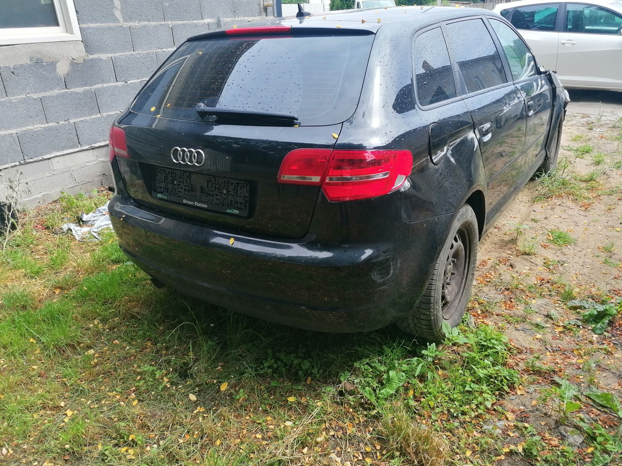 Audi a3 8P lift 2010r  1.6tdi uszkodzona pali jeździ