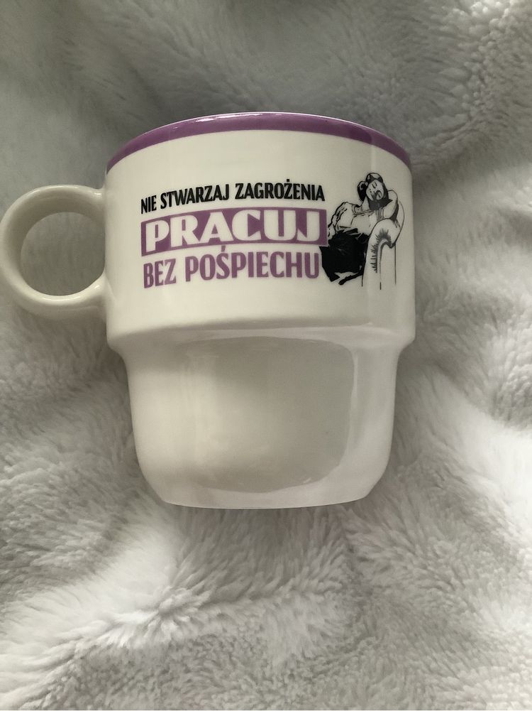 Nowy kubek PRL „Nie stwarzaj zagrożenia pracuj bez pośpiechu” 460 ml