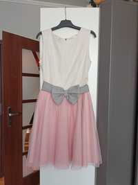 Biało-różowa sukienka