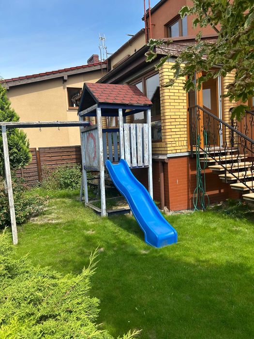 Ogrodowy domek do zabaw dla dzieci.