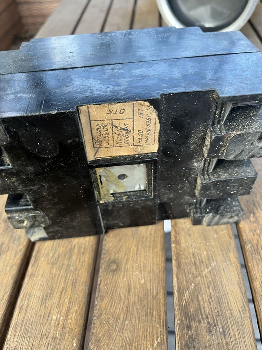 Wyłącznik automatyczny siłowy trójfazowy radziecki