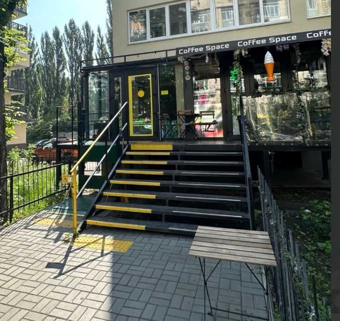 Здам Фасад 51м2 біля виходу з м. КПІ та Перед АТБ і СМАРТПЛАЗИ