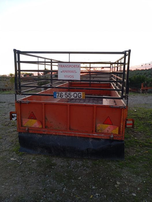 Atrelado transporte de gado vivo