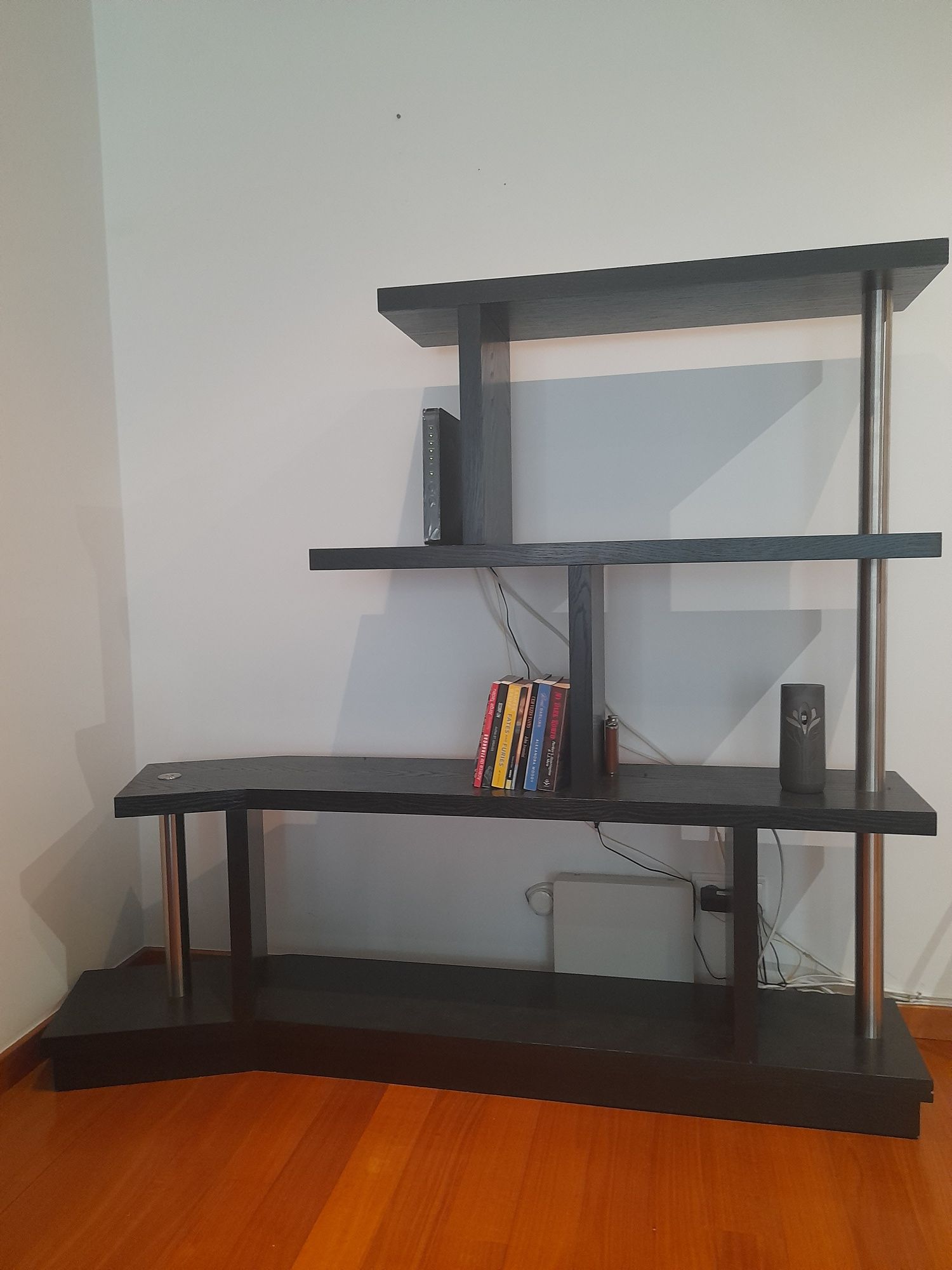 mobiliário de uma sala de estar e de um quarto