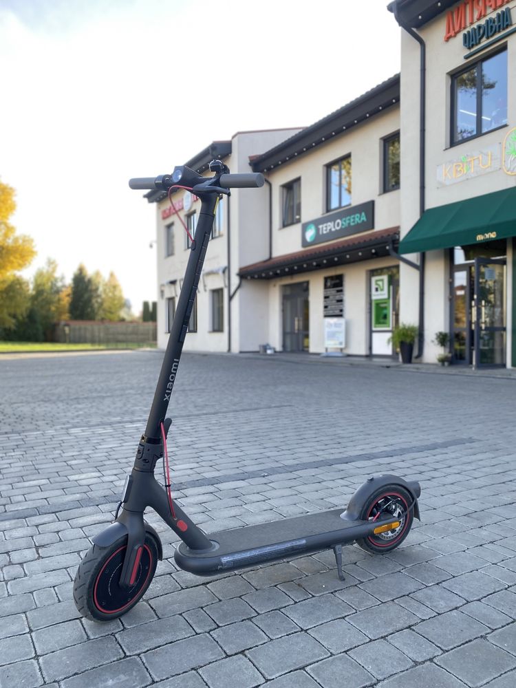 Електросамокат Xiaomi Mi Electric Scooter 4Pro